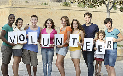 Volunteering teenagers